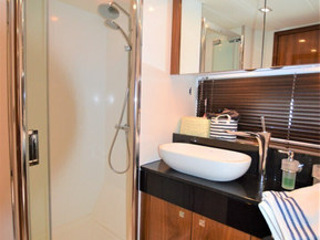 Sunseeker Predator 60