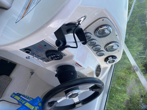 Sea Ray 235 Weekender