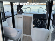 Quicksilver Captur 705 Pilothouse