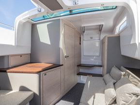 Axopar 45 XC Cross Cabin