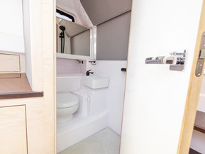 Axopar 45 XC Cross Cabin