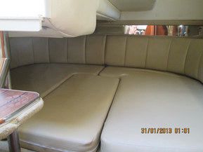 Rinker 320 Fiesta Vee