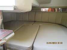 Rinker 320 Fiesta Vee