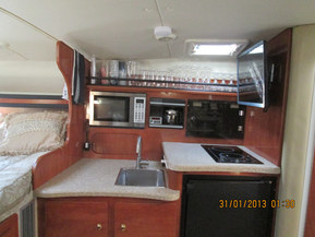 Rinker 320 Fiesta Vee