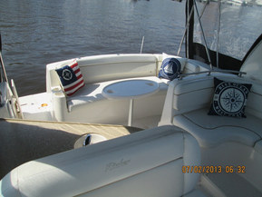 Rinker 320 Fiesta Vee