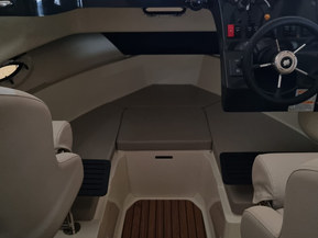 Quicksilver 755 Pilothouse