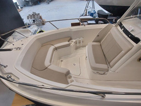 Boston Whaler 230 Outrage