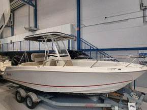 Boston Whaler 230 Outrage