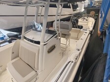 Boston Whaler 230 Outrage