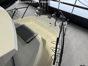 Quicksilver Captur 705 Pilothouse