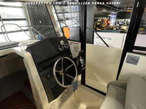 Quicksilver Captur 705 Pilothouse