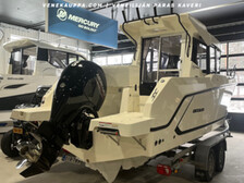 Quicksilver Captur 705 Pilothouse