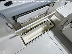 Quicksilver Captur 705 Pilothouse