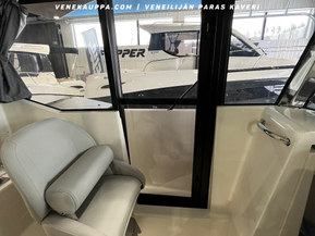 Quicksilver Captur 705 Pilothouse