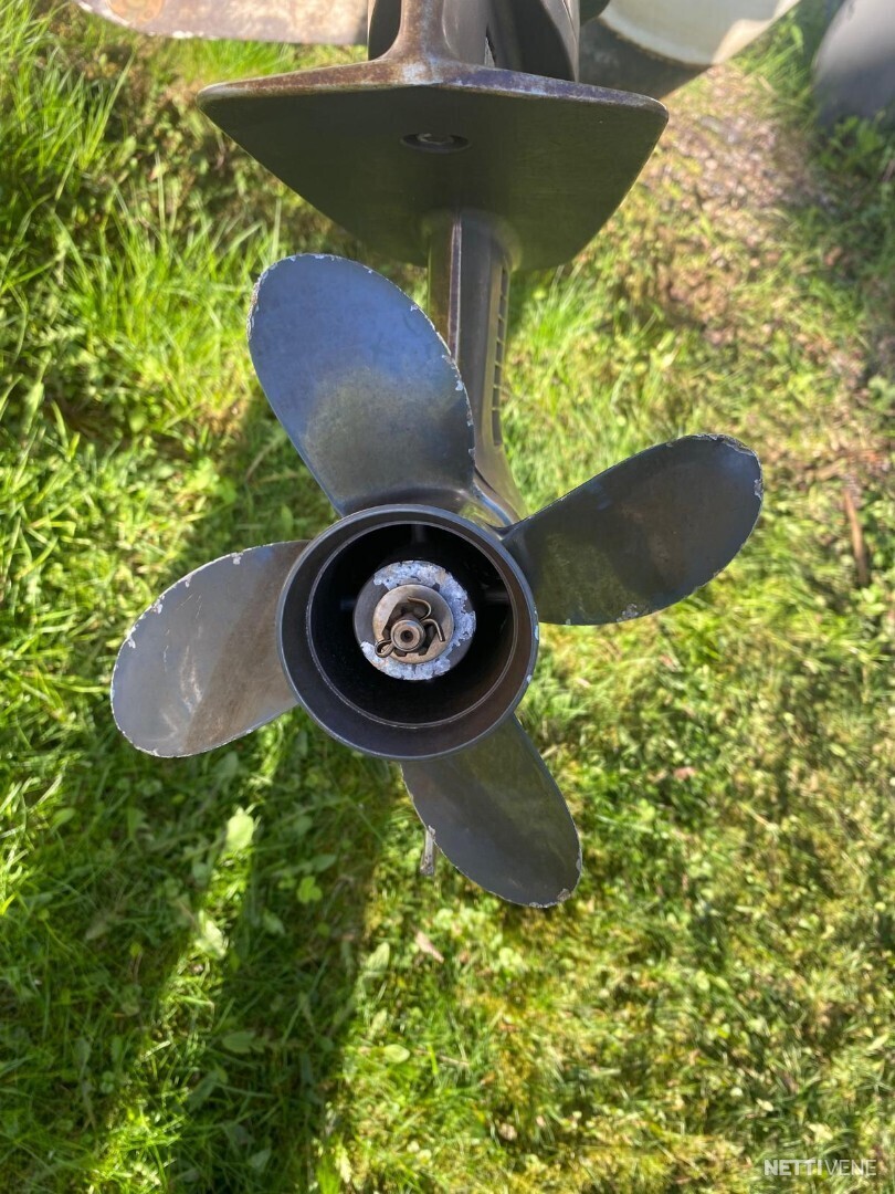 8 / 9