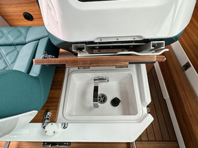 Axopar 28 Cabin