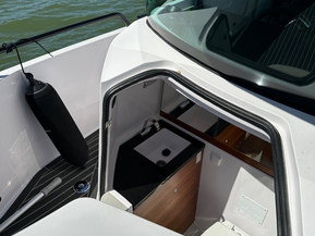 Axopar 28 Cabin