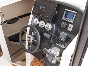Quicksilver 905 Pilothouse