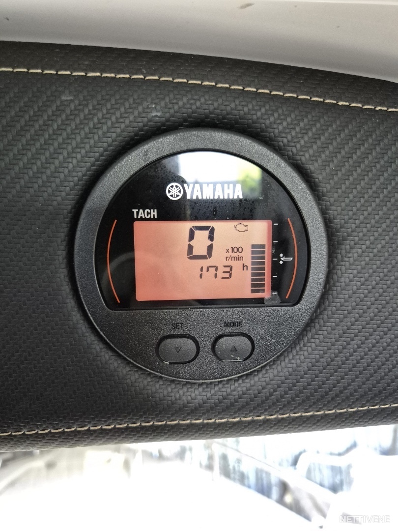 11 / 16
