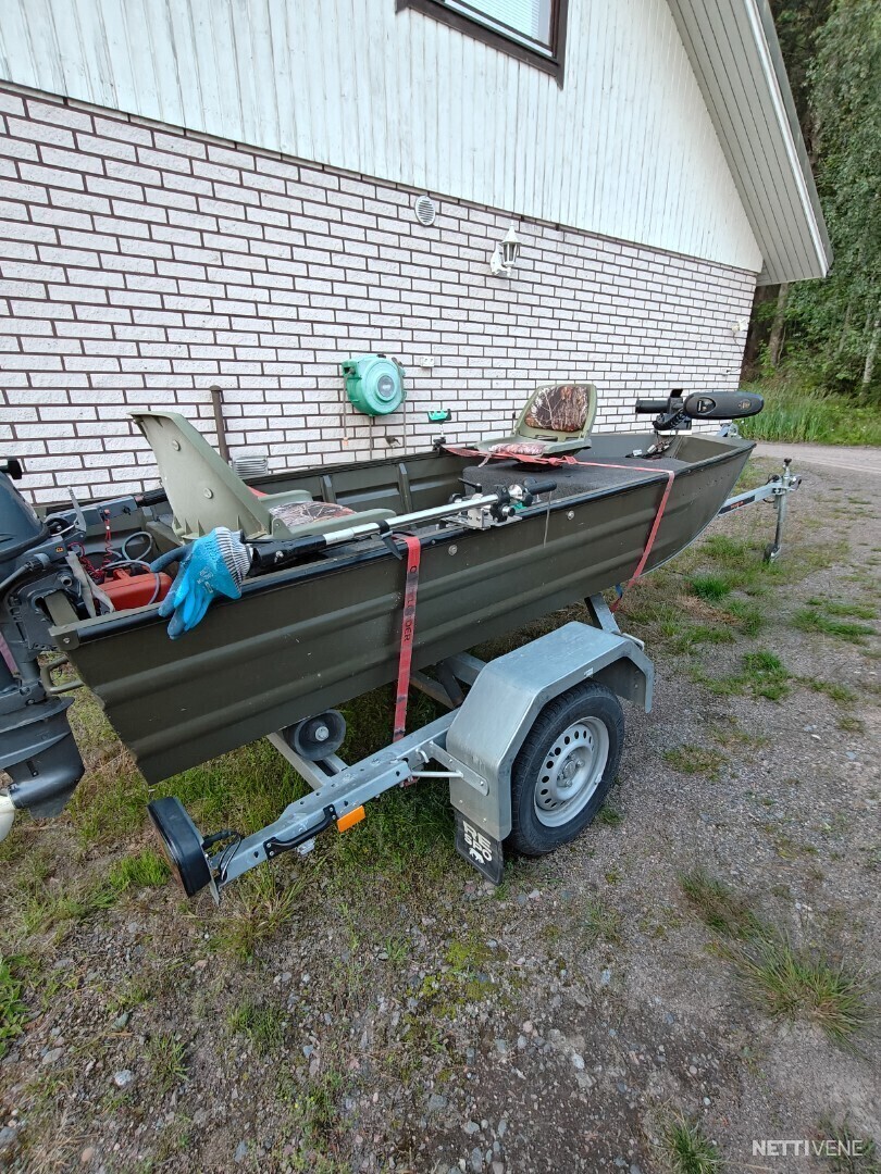 4 / 9
