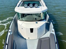 Axopar 28 Cabin