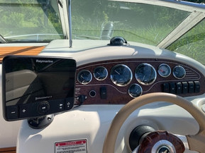 Sea Ray 215 Express Cruiser