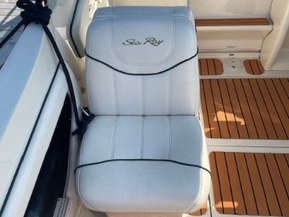 Sea Ray 215 Express Cruiser