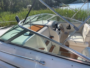 Sea Ray 215 Express Cruiser