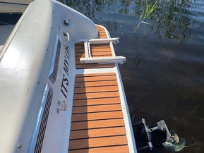 Sea Ray 215 Express Cruiser