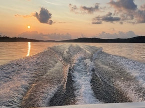 Sea Ray 215 Express Cruiser