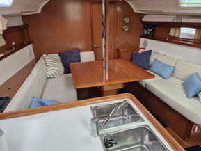 Beneteau Oceanis 37