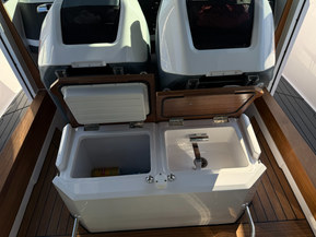 Axopar 28 Cabin
