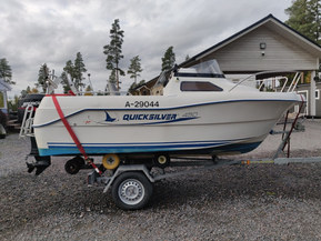Quicksilver 450 Cabin