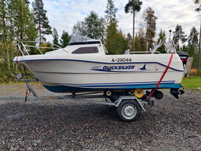 Quicksilver 450 Cabin