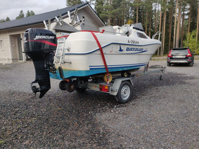 Quicksilver 450 Cabin