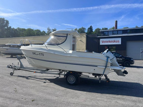 Sport Yacht Pilothouse 535
