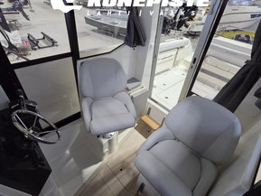 Quicksilver Captur 705 Pilothouse