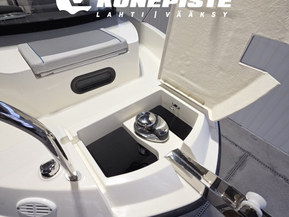 Quicksilver Captur 705 Pilothouse
