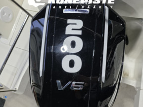 Quicksilver Captur 705 Pilothouse