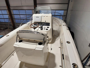 Boston Whaler 240 Outrage