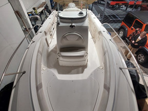 Boston Whaler 240 Outrage