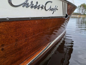 Chris-Craft 