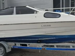 Bayliner 1952 Capri cuddy